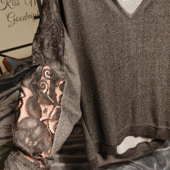 Venus shirt - Picture 2 of 3